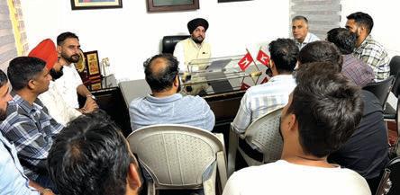 Delegation from Gole, Talab Tillo call on YNC leader