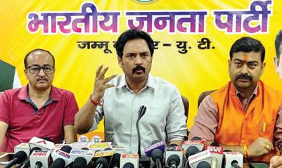 Abhijeet lauds India's rise to 4th largest economy