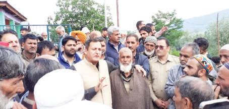 Javid Dar visits hailstorm-affected villages in Rafiabad