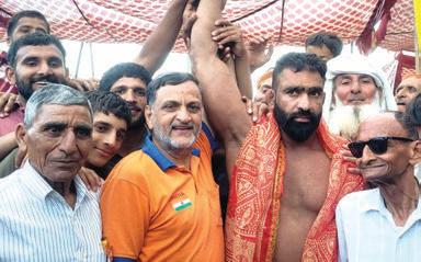 Chota Gani of Punjab wins Talwara Dangal