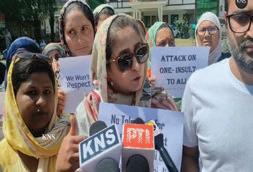 Mahila Congress protests against BJP MLA Vikram Randhawa