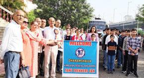 Goswami, Magotra flag off trekking group to Himachal