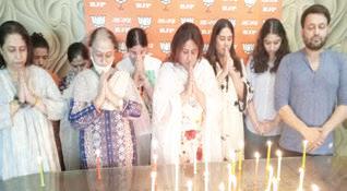 Ritika pays candlelight tribute to Plane crash victims