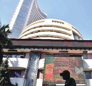 Indian stock market shrugs off midweek volatility, ends week on robust note