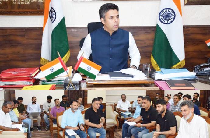 DC Budgam reviews implementation of PM Surya Ghar Muft Bijli Yojana