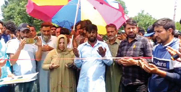 Itoo inaugurates Shaheed Wali Mohammad Itoo Memorial cricket tournament at Kulgam