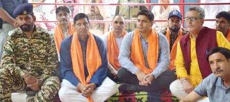DC attends Annual Bhandara at Baba Budh Giri Ji Ashram