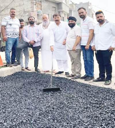 Arvind kick-starts black topping work