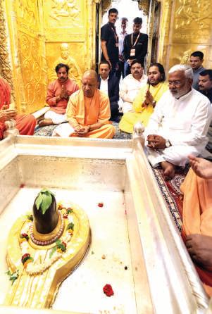 CM Yogi offers prayers at Baba Vishwanath & Sankat Mochan Hanuman temples in Kashi