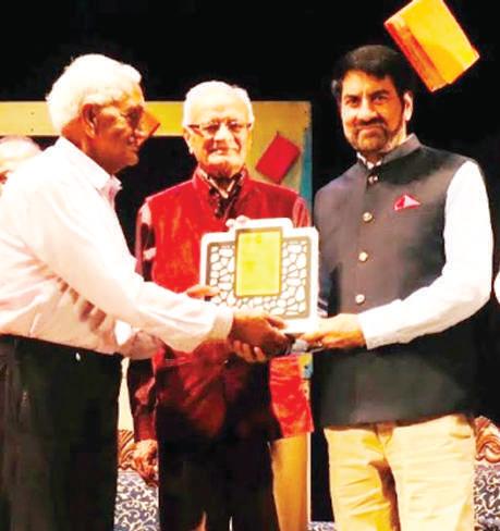 Balwant Thakur felicitated at Dev Bhoomi National Theatre Fest, Shimla
