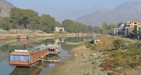 Jhelum sees only marginal rise despite rains; water woes continue across Sgr, other parts