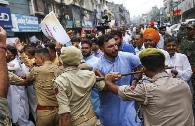 200 protesting Congress leaders, workers detained in Jammu