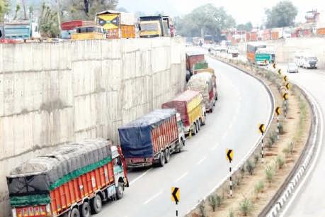 Two-way movement for heavy vehicles on Jammu-Srinagar NH restored