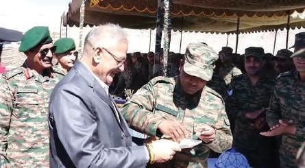 LG Kavinder celebrates Diwali with soldiers