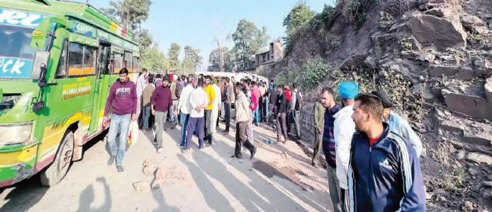 Mini bus overturns in Rajouri; 26 students among 28 injured