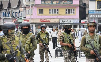 Joint forces conduct surprise searches in Lal Chowk