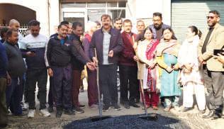 Arvind kick-starts blacktopping works