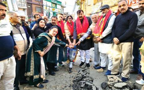 Arvind inaugurates road upgradation works