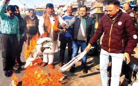 Dimple leads protest against attacks on Hindus in B'desh