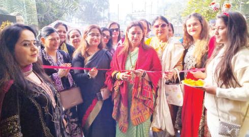Rekha inaugurates DA Lifestyle Christmas Carnival