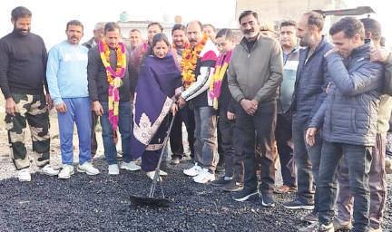 Rajeev kick-starts macadamization work