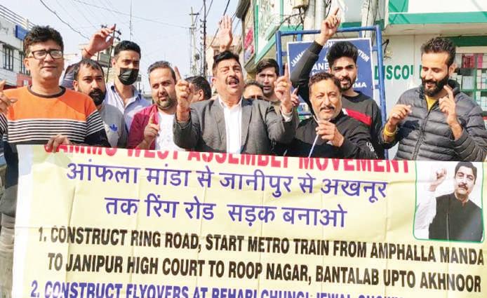 Dimple leads protest over traffic chaos in Jammu