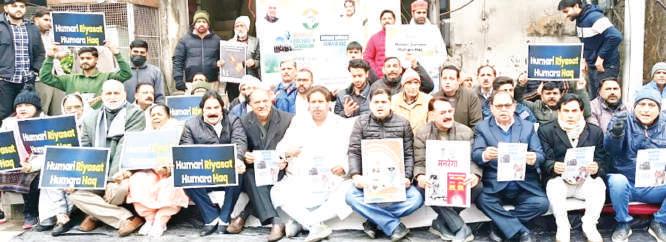 Congress holds dharna over MGNREGA, Statehood Rights