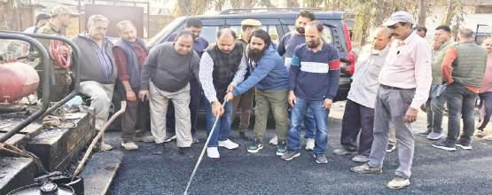 Rajeev kick-starts road macadamization work