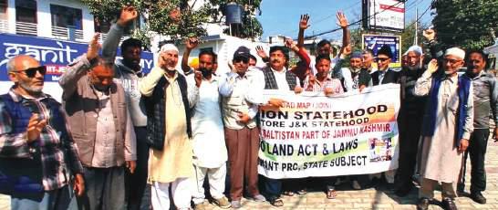Dimple leads protest demanding J&K Statehood