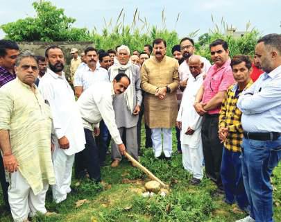 Arvind dedicates cremation shed work at Pounichak