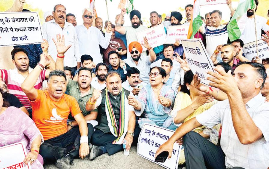 Randhawa leads protest against land encroachments in Jammu