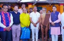 Education Minister Nityanand Gond receives Guru's blessings