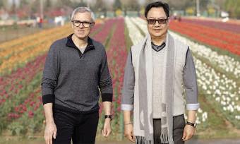 Waqf row: Omar flayed for welcoming Rijiju