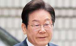 S Korean Oppn leader enters Prez race