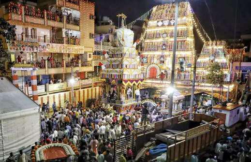 Dress code wave hits temples in M'rashtra
