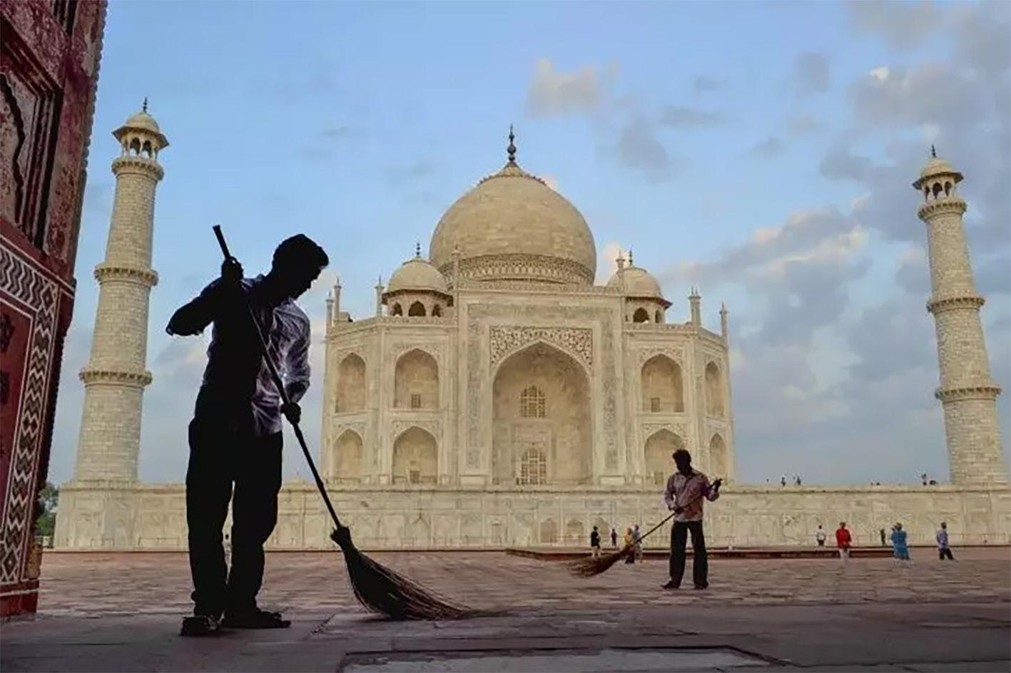 Study glass industry impact on Taj: SC