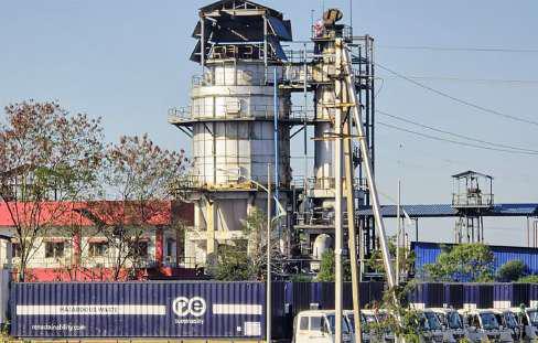 Union Carbide waste disposal begins