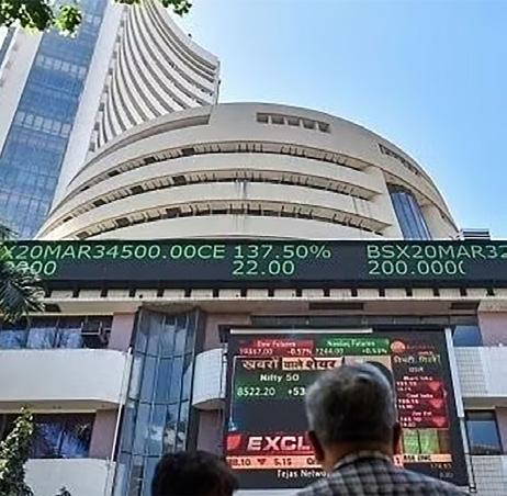 Mkts end lower on profit-taking in IT shares