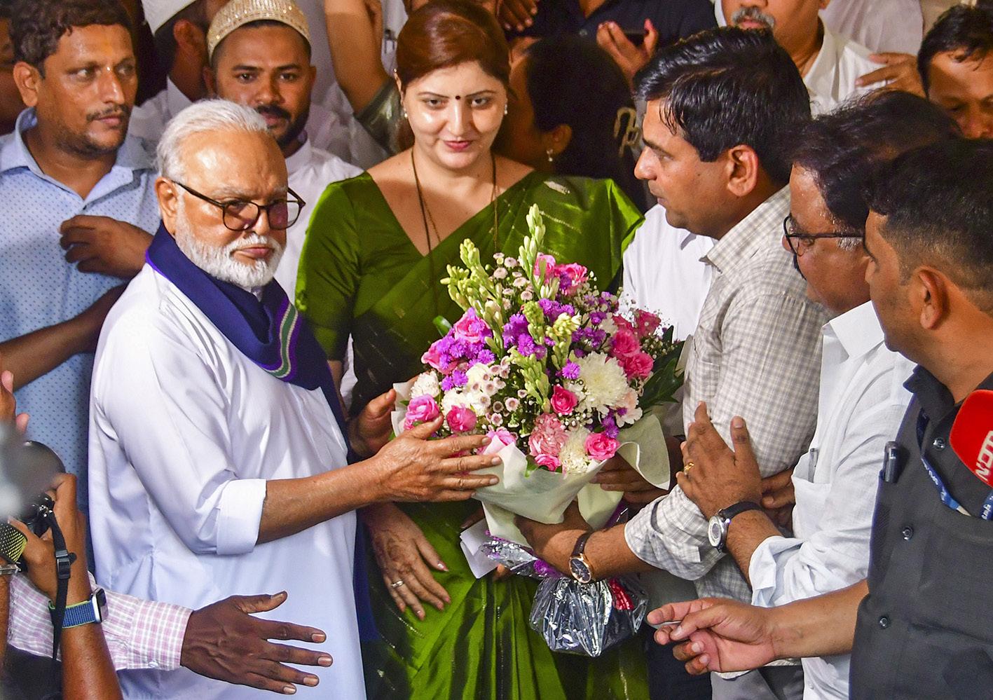 Bhujbal inducted into M'rashtra cabinet