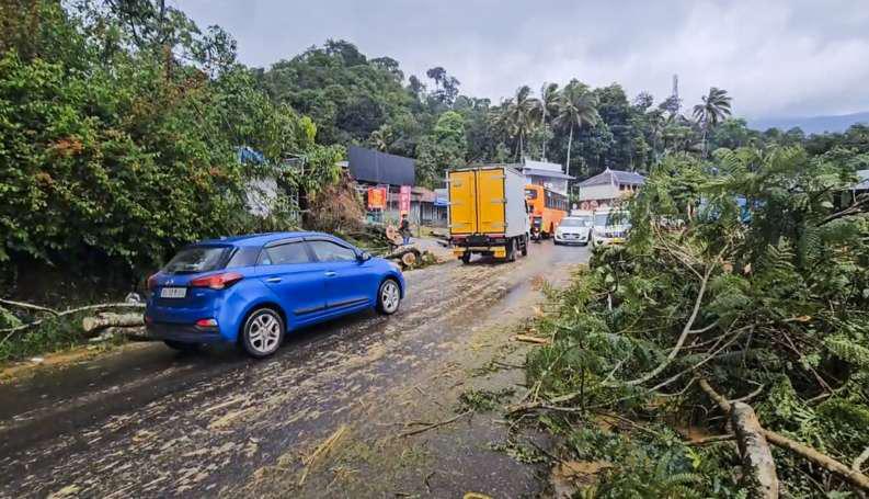 Monsoon leaves trail of destruction in Kerala, M'rashtra