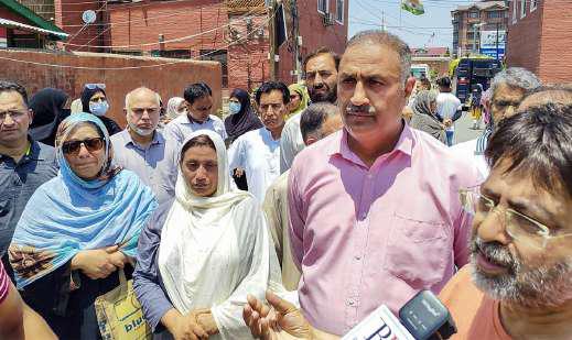Worry engulfs kin of Kashmiri student studying in Iran