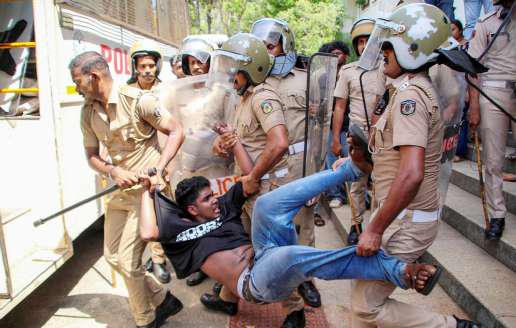 SFI protests ‘saffronisation’ of Kerala universities