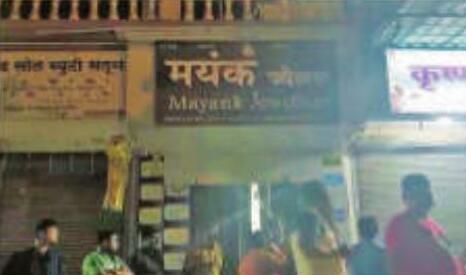 वसई में सरेआम डाका, 90 सेकंड में लूट लिए 45 लाख