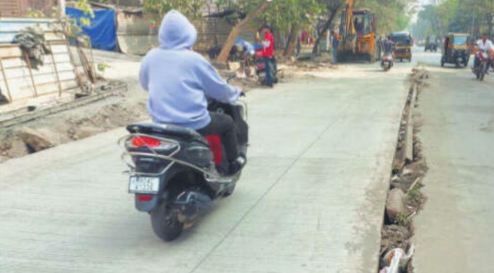 दो साल में भी नहीं बन पाई 100 फीट लंबी सीसी सड़क