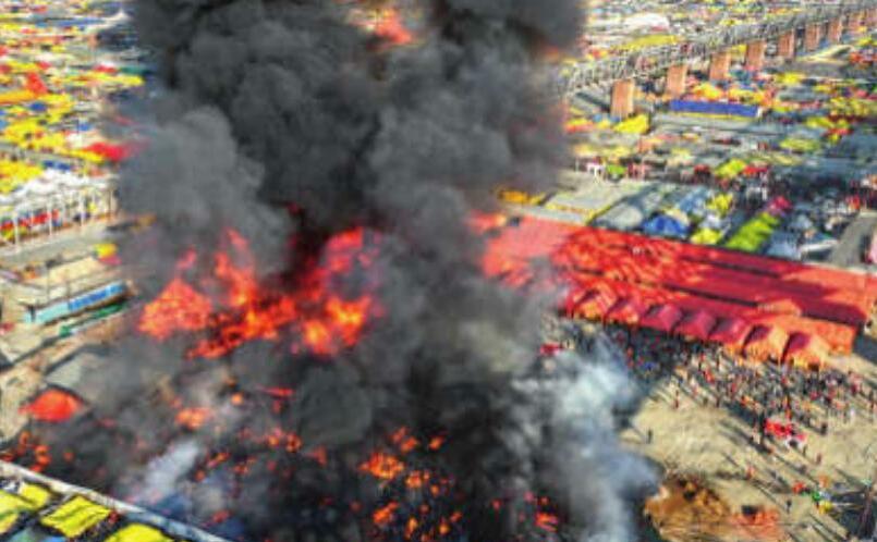 महासंकट टला.... गीताप्रेस के शिविर में सिलेंडरों में ब्लास्ट, 100 से ज्यादा कॉटेज खाक; जनहानि नहीं