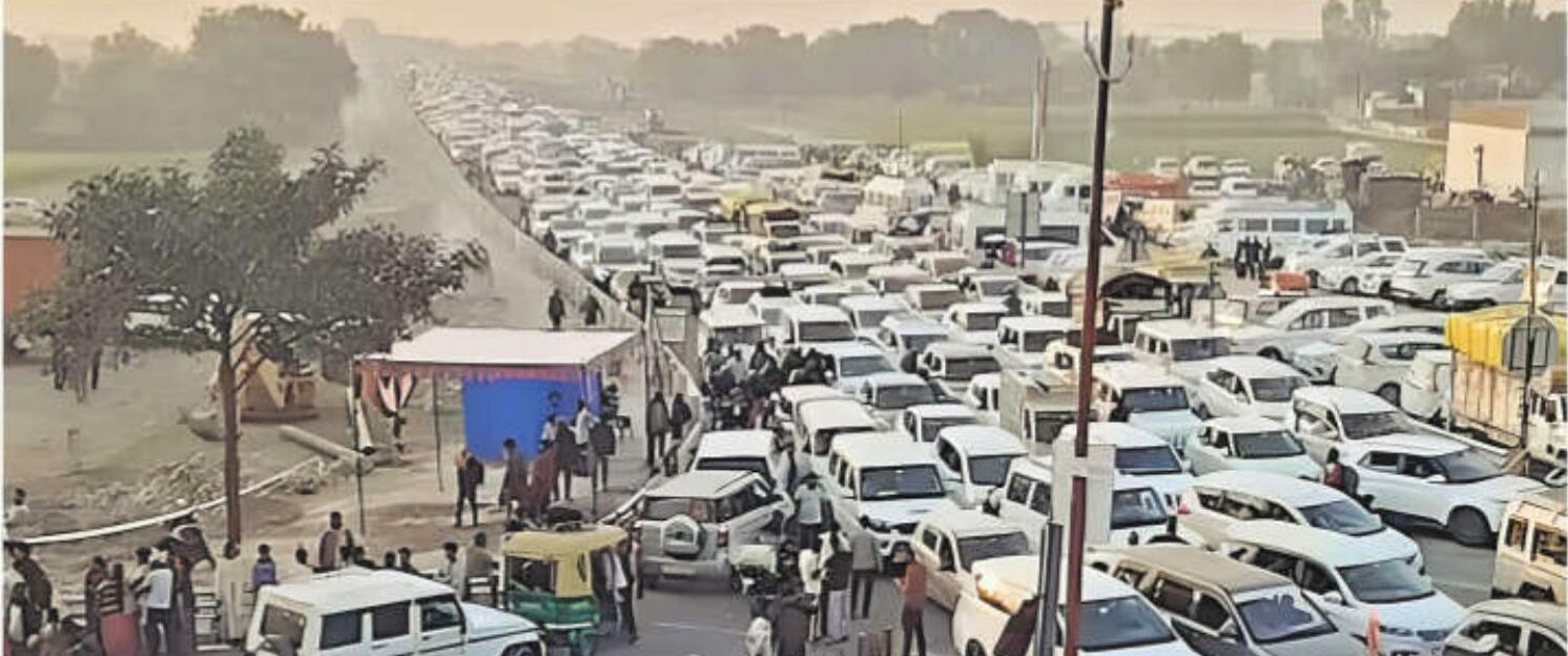 काशी, अयोध्या अलर्ट, प्रयाग रूट पर 3 लाख वाहन फंसे