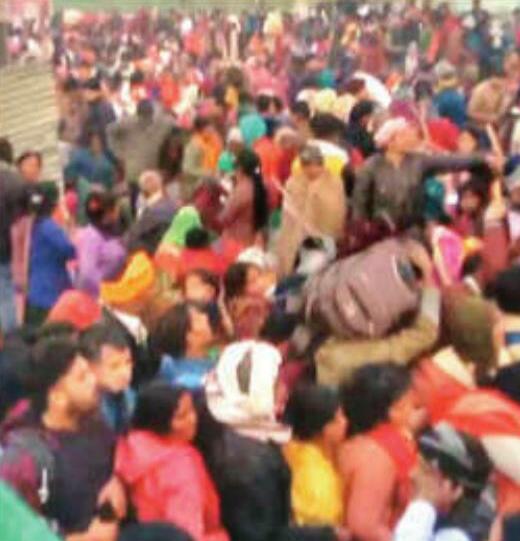 कुम्भ में एक नहीं दो जगह भगदड़ हुई; भीड़ चारों तरफ से फंसी तो बिगड़े हालात, हताहतों पर प्रशासन मौन