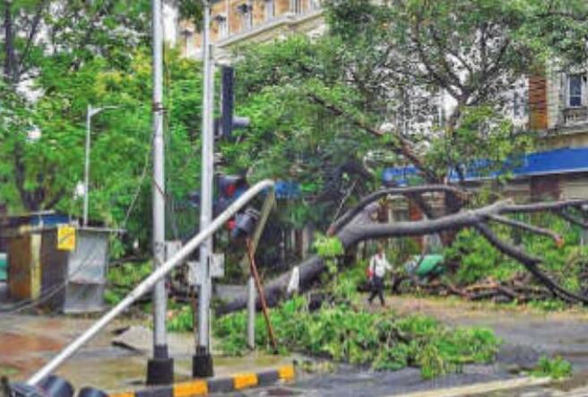 जलवायु परिवर्तन- आपदाओं से सरकारों पर बढ़ता है वित्तीय बोझ