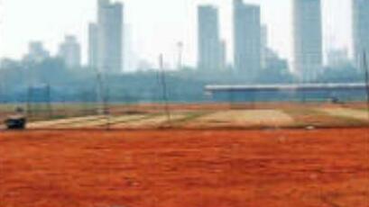 शिवाजी पार्क में खुदाई पर रोक, घास से बढ़ाएंगे हरियाली