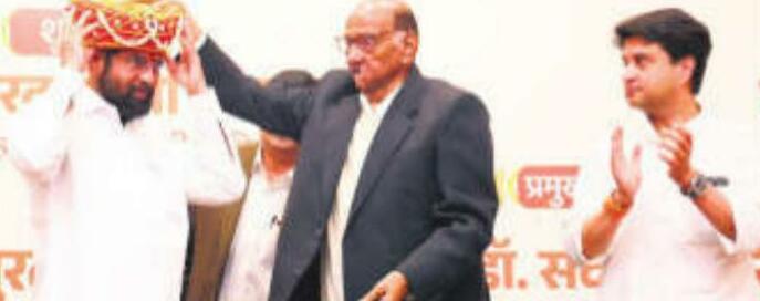 शिवसेना तोड़ने वाले शिंदे का पवार को नहीं करना चाहिए था सम्मानः राऊत